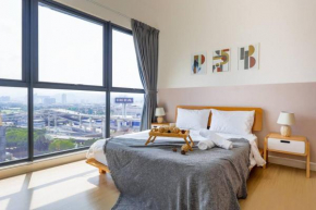 Modern City Haven Premium Amenities 2 Rooms 3 Beds